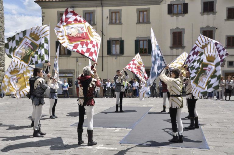 A Bibbiena la Nazionale Italiana Sbandieratori e Musici LIS