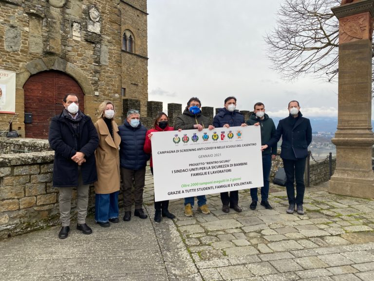 Screening anticovid agli studenti: i sindaci al Castello di Poppi per celebrare l’evento