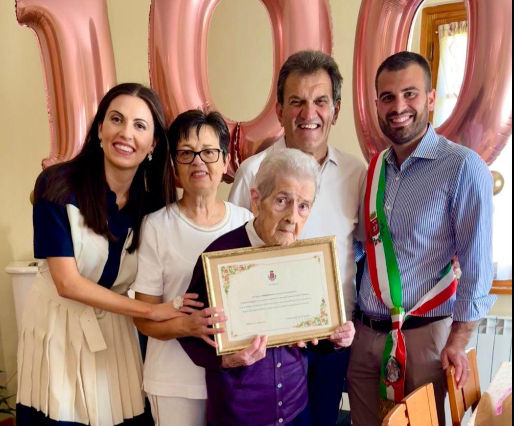 Emilia Macconi, 100 anni e la passione per la lettura