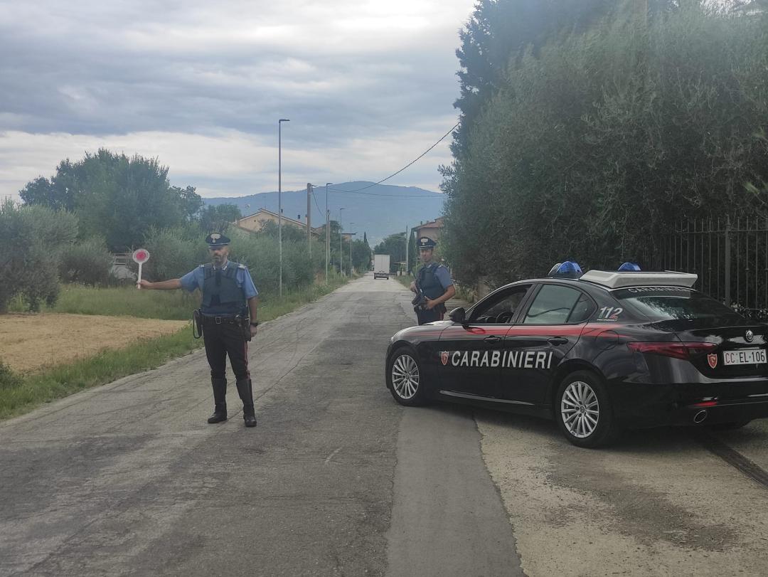 Carabinieri: alla stazione di Bibbiena fermato 33enne con un  pericoloso pugnale