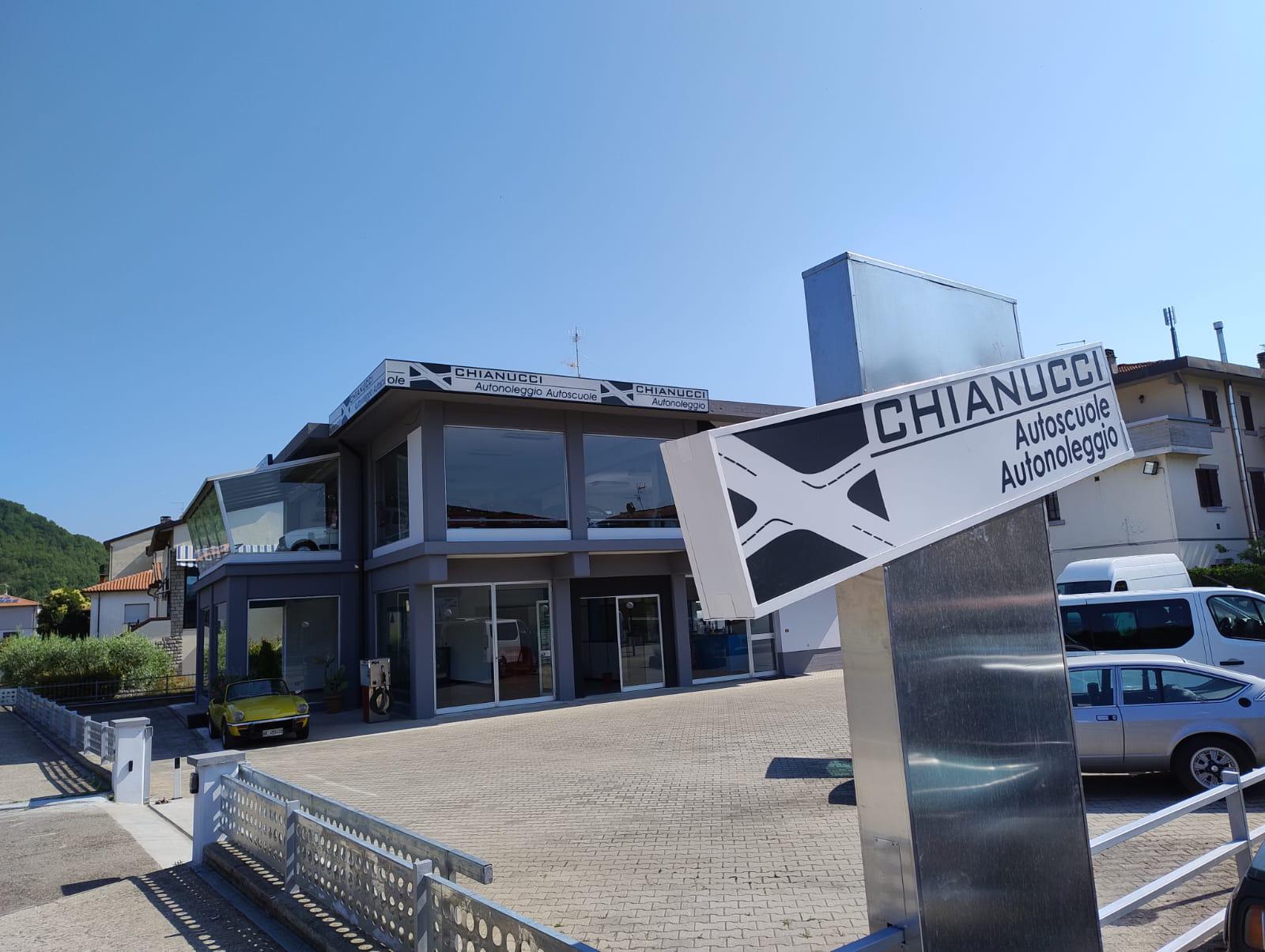 Inaugurazione nuova sede di Autoscuole Chianucci: dal Comune un riconoscimento per l’attività storica di Rassina